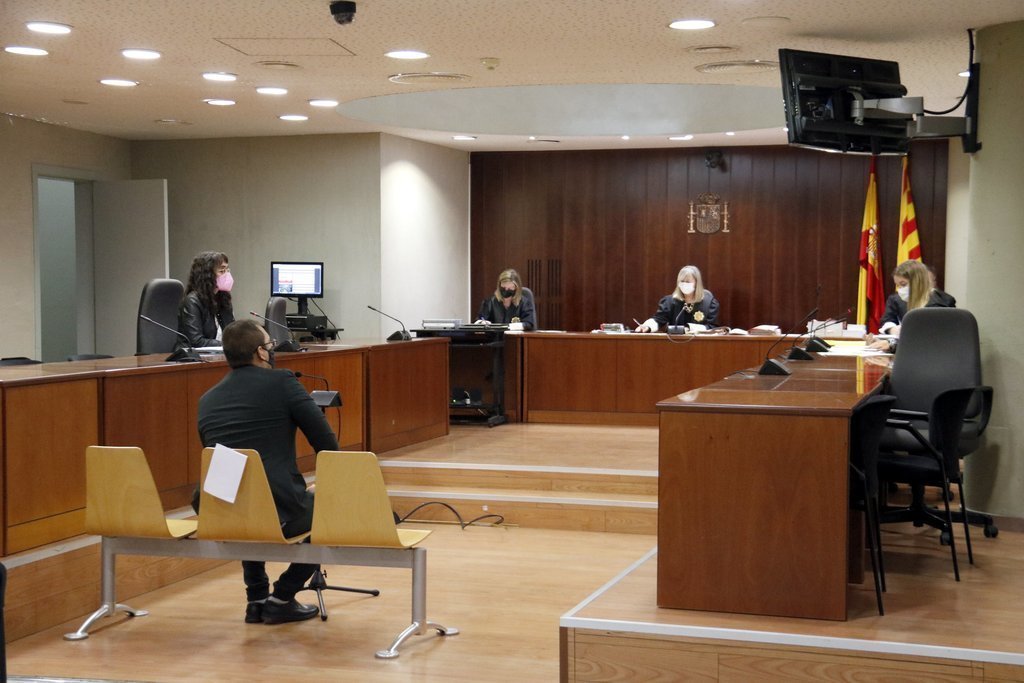 Pla obert de la sala de l'Audiència de Lleida on s'ha celebrat el judici a un acusat de maltractar, amenaçar i violar la parella a Tremp, el 2019. Imatge del 14 d'octubre de 2021. (Horitzontal)