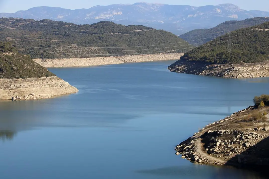 Pla obert de la cap&ccedil;alera de l'embassament de Rialb, al 35% de la seva capacitat, el 9 de novembre de 2021. (Horitzontal)