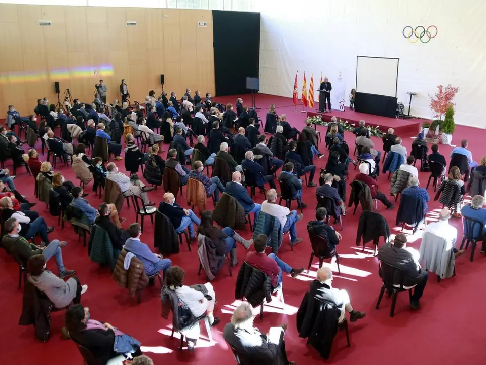 Pla general del Palau d'Esports de Vielha durant la confer&radic;&reg;ncia que s'ha fet a favor dels Jocs d'Hivern 2030, el 13 de novembre de 2021. (Horitzontal)