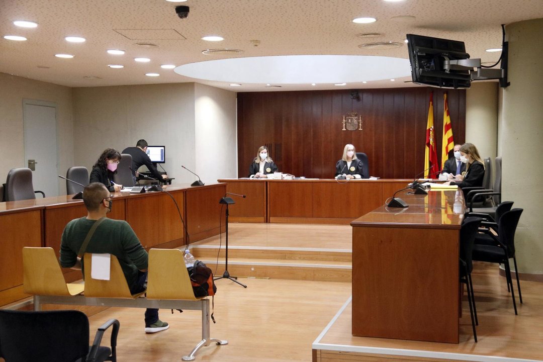 Pla obert de l'Audi√®ncia de Lleida durant la segona jornada de judici a l'acusat de maltractar la parella a Tremp. Imatge del 10 de novembre de 2021. (Horitzontal)