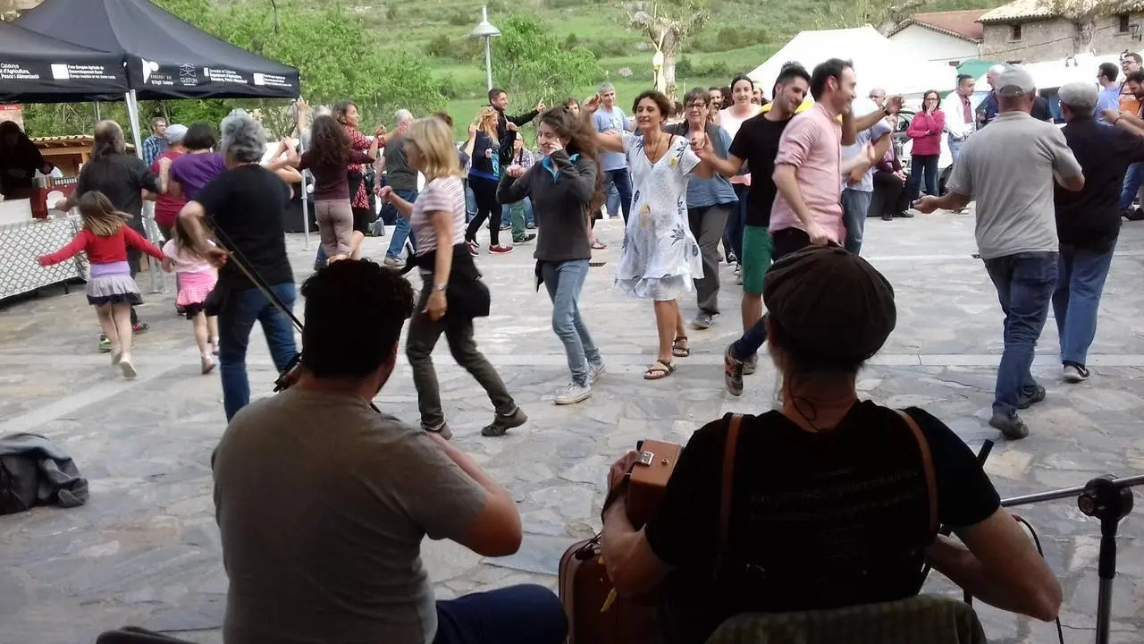 M&uacute;sica i danses amb La Sonsoni