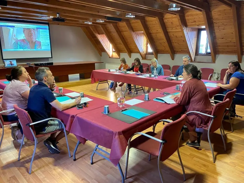 Maria Verg&eacute;s amb responsables centres educatius Aran