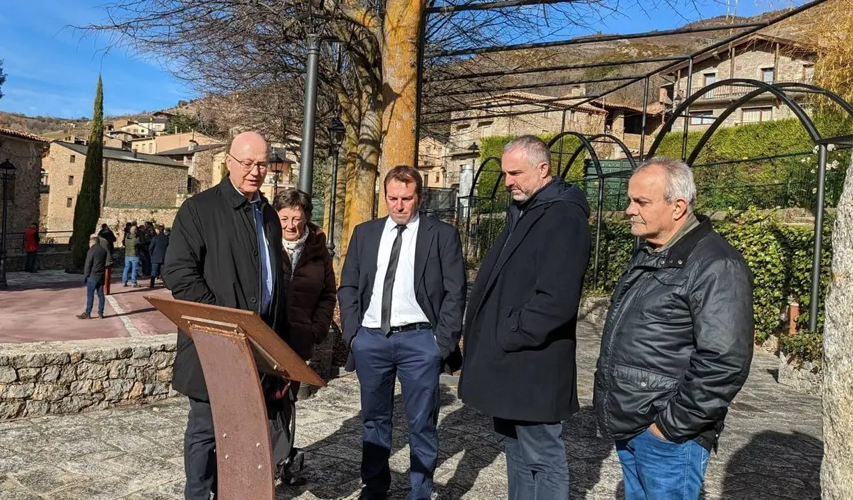 Prullans inauguraci&oacute; carrers, escola i local social