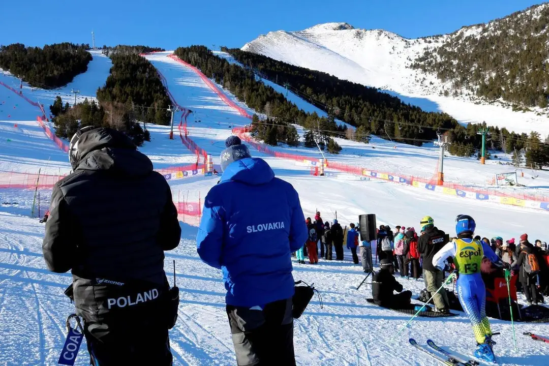 Espot para esqu&iacute; Marta Lluvich
