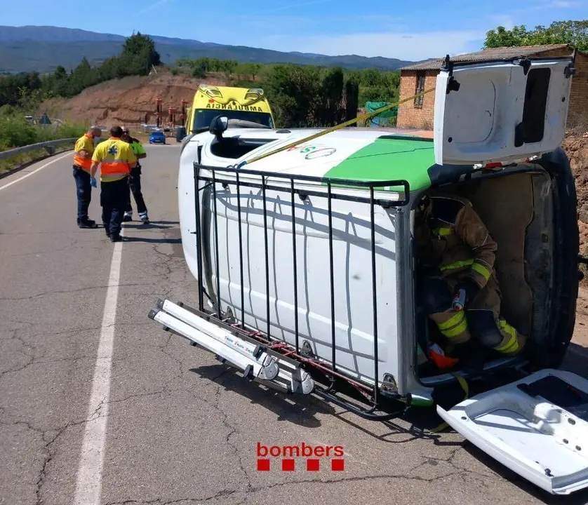 Furgoneta bolcada a Talarn