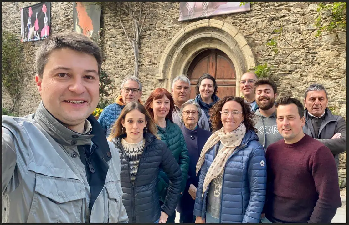 Pere Tic&oacute; amb l'equip de la seva candidatura a Esterri d'&Agrave;neu
