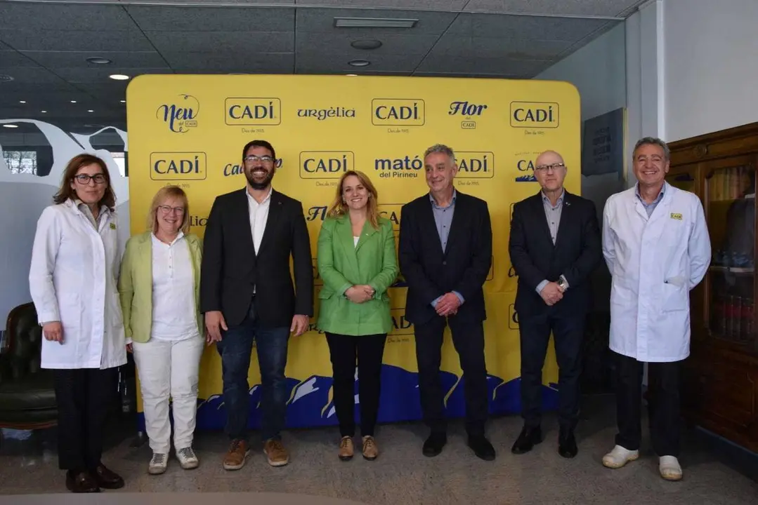 Consellera Nat&agrave;lia Mas visita cooperativa Cad&iacute;