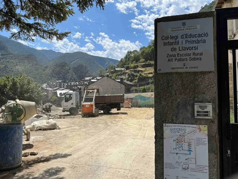 Escola de Llavors&iacute; 1