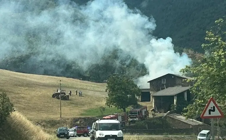 Incendi Masia de Gramunt a Castellb&ograve; Albert Arellano