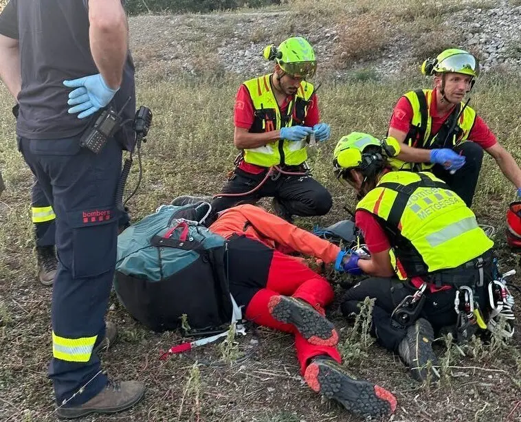 Parapentista Organy&agrave; Bombers
