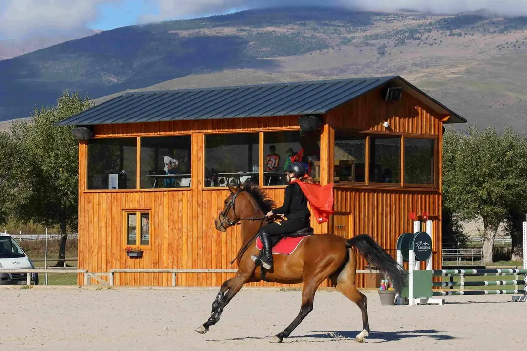 INEFC Pirineus Salt a cavall Puigcerd&agrave; 1