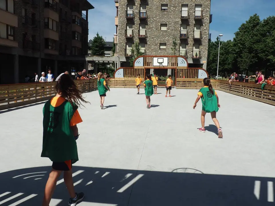 Pista pla&ccedil;a Joan Sansa