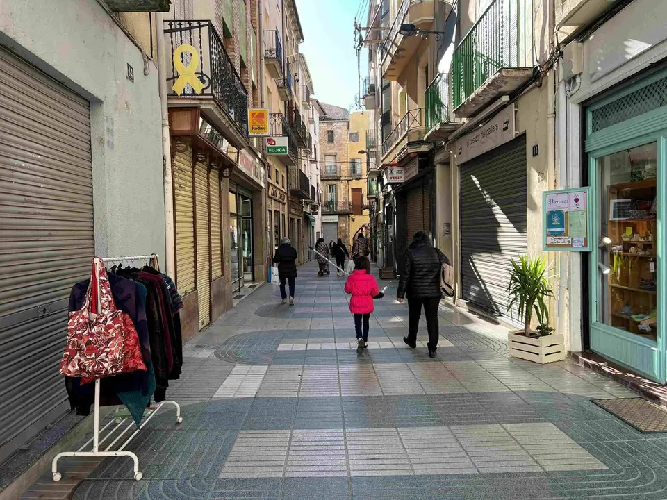 Tremp carrer comercial 1