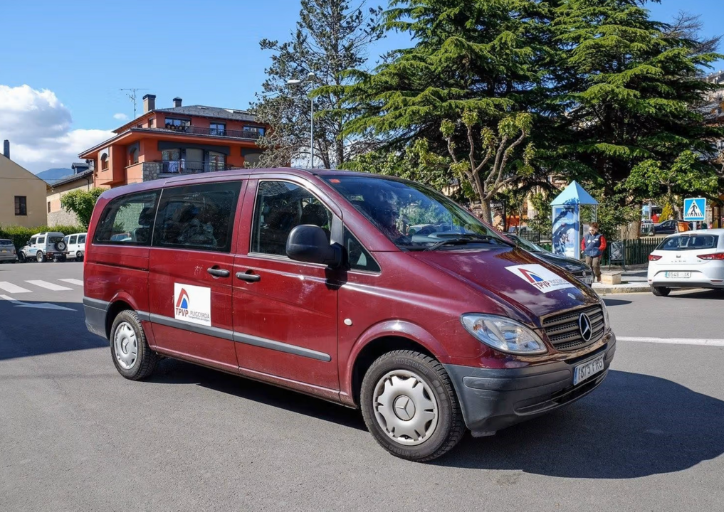 Puigcerd&agrave; taxi bus