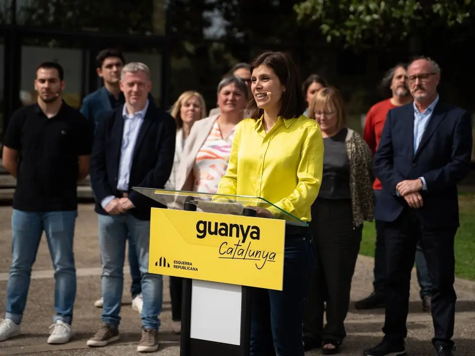 Marta Vilalta i els candidats i candidates durant la presentaci&oacute; de la candidatura