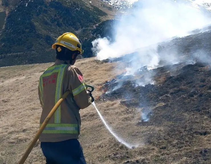 Incendi pastures Vall de Bo&iacute; 1