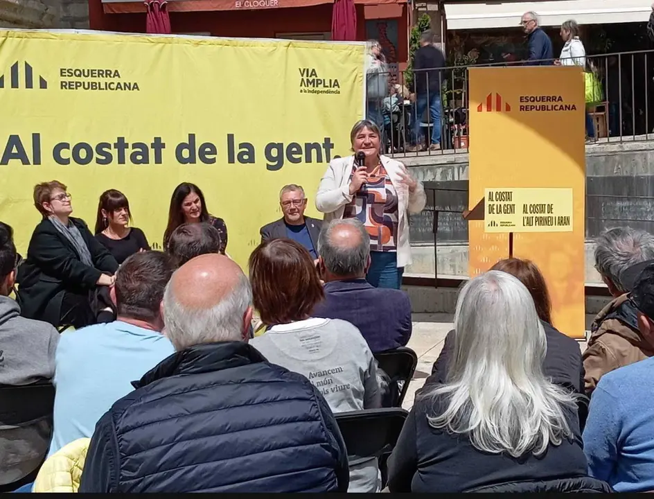 La candidata Roser Bombard&oacute; amb els candidats &Agrave;ngel Llobell, Anna Torrent&agrave;, Alba Camps i la Consellera Anna Sim&oacute;