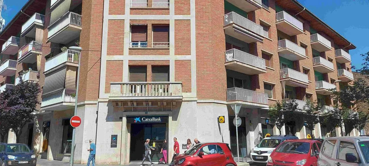 Edifici La caixa 18