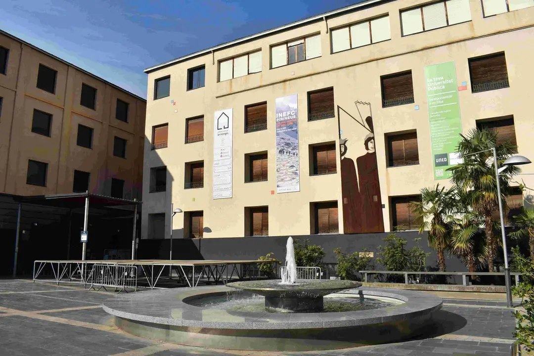 Pla&ccedil;a de les monges 