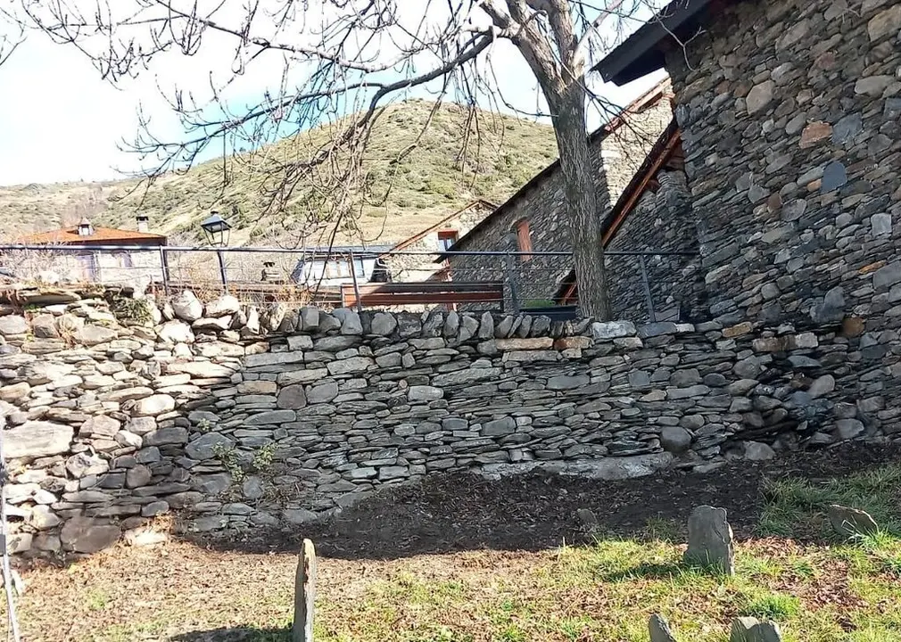 Casa Bringu&eacute; pedra seca