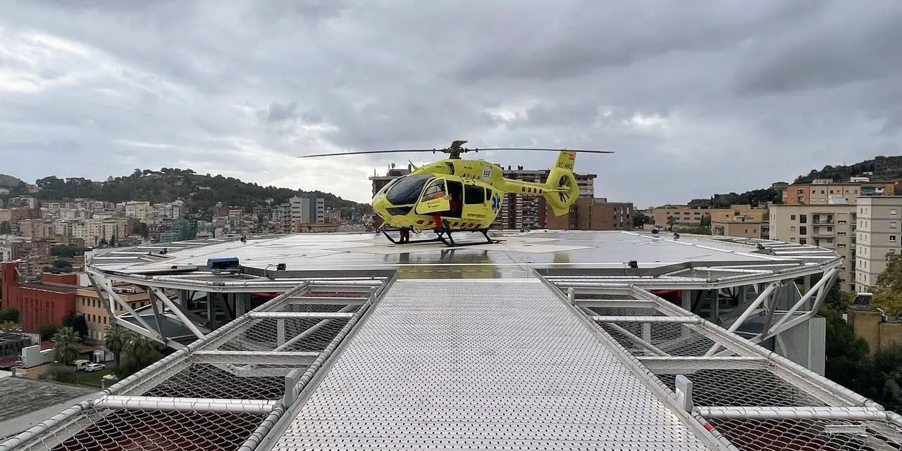 Helic&ograve;pter medicalitzat Hospital Vall d'Hebron