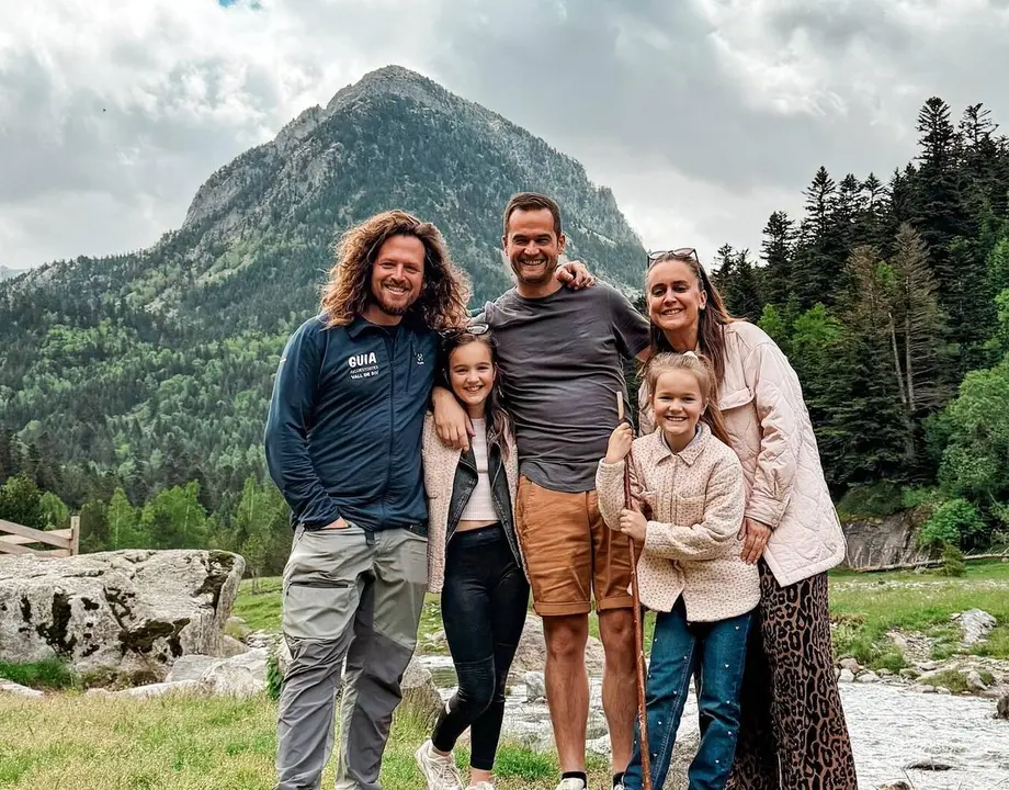 La familia amb el guia del Parc Nacional. Cr&egrave;dit @explore_the_world_with_kids