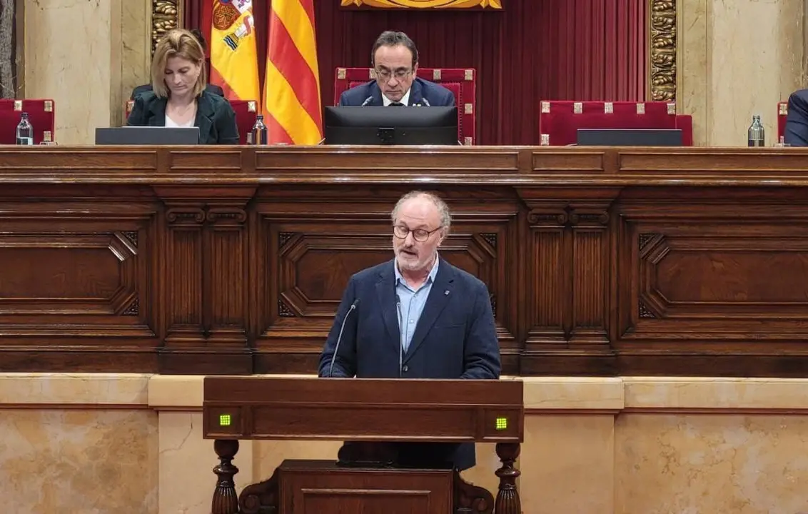 El diputat Pepe Vidal durant una intervenci&oacute; al Parlament