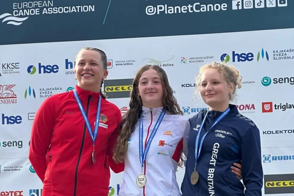 Anna Simona medalla d'or caiac cros