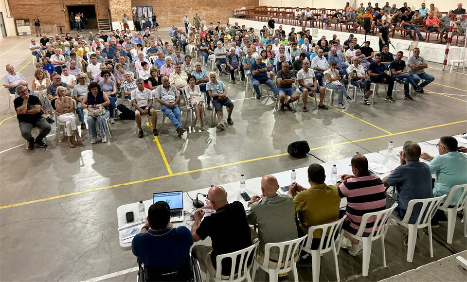 Assemblea informativa a Miralcamp &copy;JosepAP&eacute;rez
