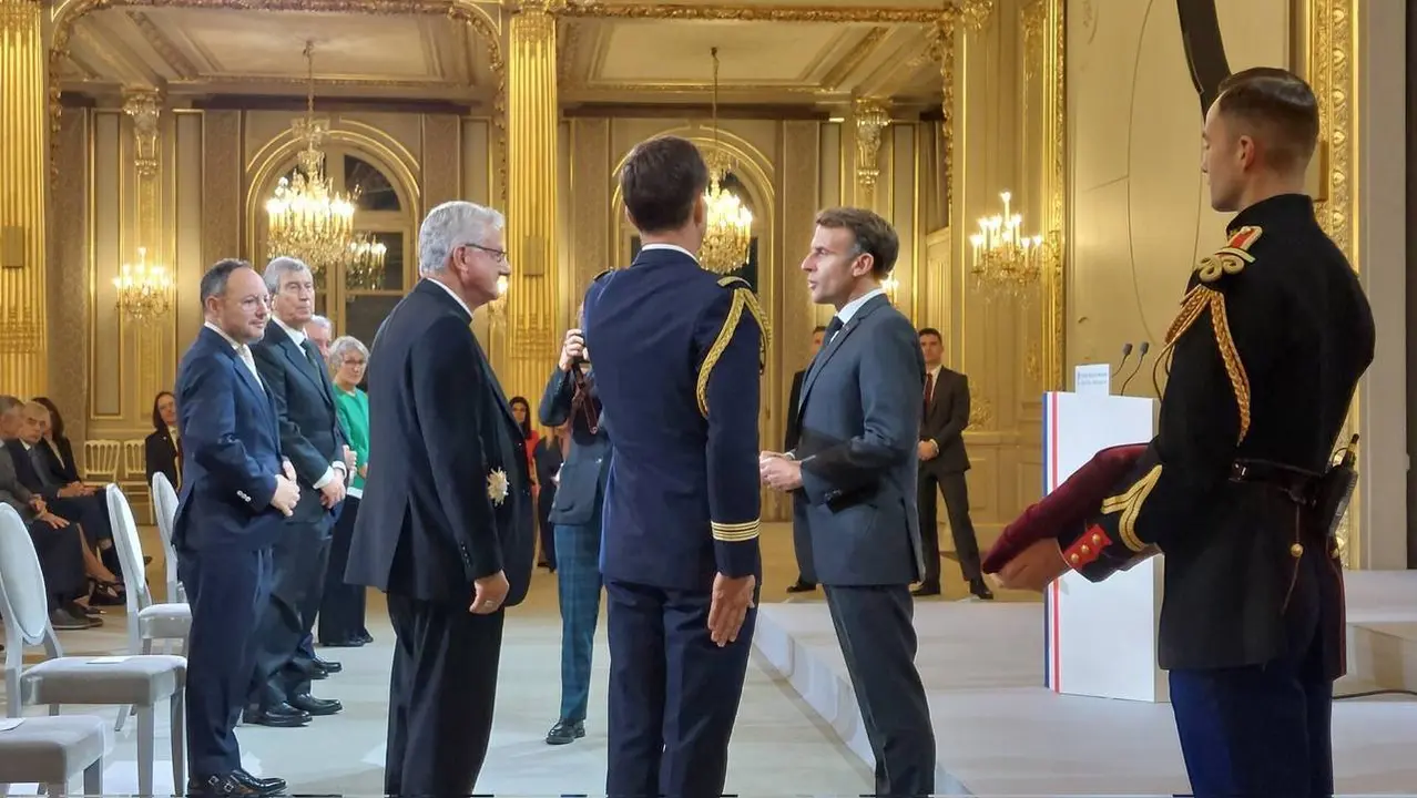 MEDALLA Macron 4