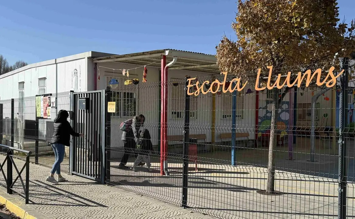 Escola Llums del Nord mobilitzaci&oacute; tancament 1