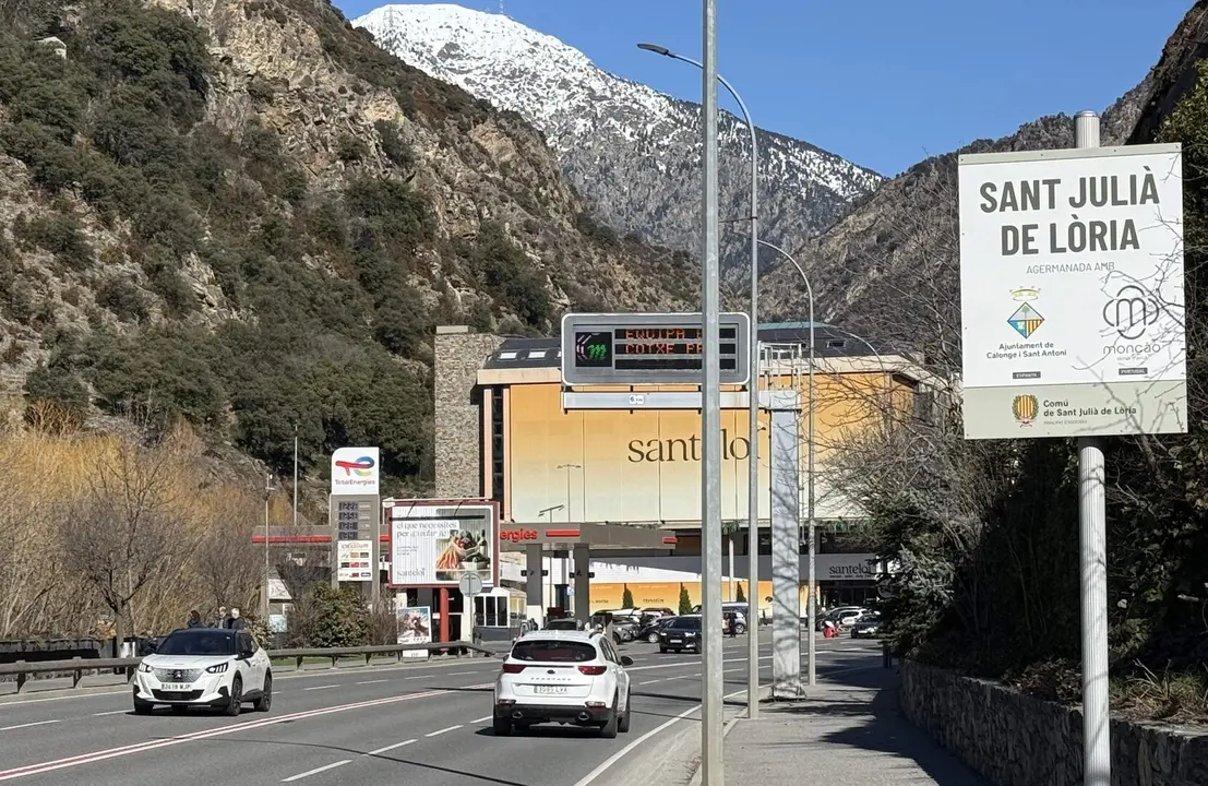 Sant Juli&agrave; de L&ograve;ria entrada