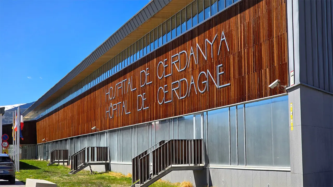 Fa&ccedil;ana de l'Hospital de Cerdanya / Jordi Pardinilla.