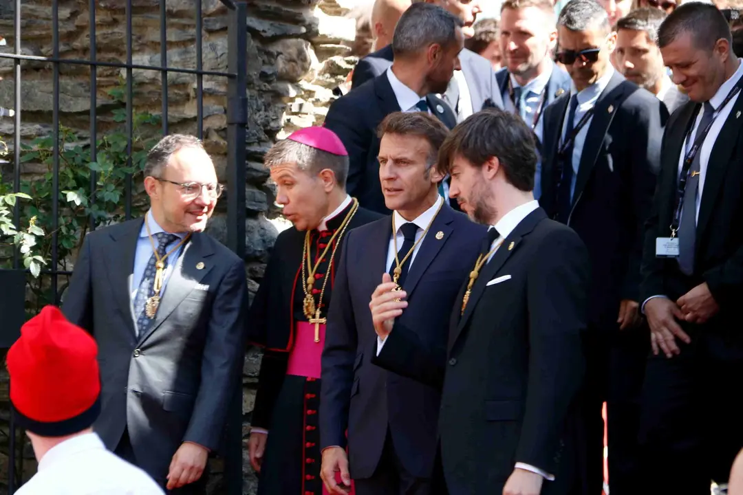 Macron 4