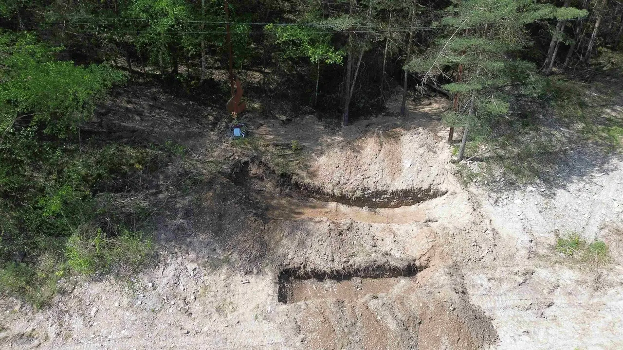 Excavaci_per_localitzar_la_fossa_de_lHostal_dAid_1