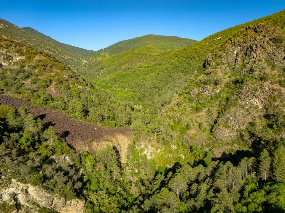 ENG: Aerial view of the Enseu ravine, in the municipality of Baix Pallars, on a spring afternoon (Pallars Sobir&agrave;, Lleida, Catalonia, Spain, Pyrenees)
ESP: Vista a&eacute;rea del barranco de Enseu, en el municipio de Baix Pallars, en una tarde de primavera (Pallars Sobir&agrave;, L&eacute;rida, Catalu&ntilde;a, Espa&ntilde;a, Pirineos)
FR: Vue a&eacute;rienne du ravin d'Enseu, dans la commune de Baix Pallars, un apr&egrave;s-midi de printemps (Pallars Sobir&agrave;, Lleida, Catalogne, Espagne, Pyr&eacute;n&eacute;es)
CAT: Vista a&egrave;ria del barranc d'Enseu, al municipi de Baix Pallars, en una tarda de primavera (Pallars Sobir&agrave;, Catalunya)