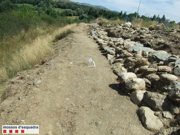 Imatge del jaciment de Bolvir d'on un grup de ciutadans alemanys va espoliar diverses pedres i peces arqueològiques. (Horitzontal)