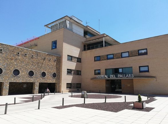 Pla general de l'entrada de l'Hospital Comarcal del Pallars. Imatge facilitada per Casa Solo el 10 de desembre de 2019 (Horitzontal).