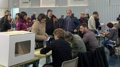 Important participaci&oacute; en el 9N a la Seu d'Urgell, al llarg de mat&iacute;.