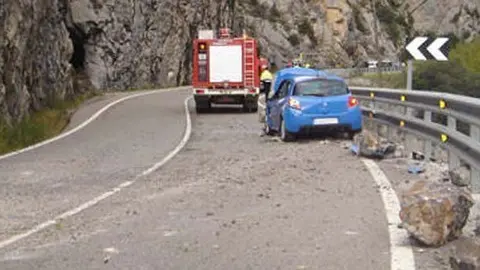 Desprendiments de roques a la C-14 a l'al&ccedil;ada del congost dels &ldquo;Tresponts&rdquo;