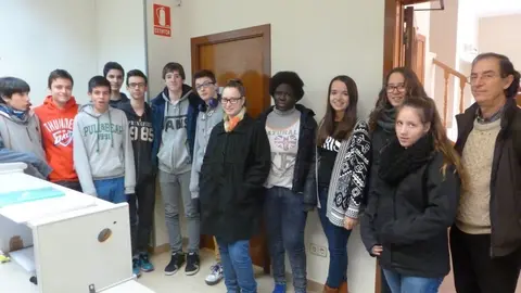 Visita dels alumnes de 3er d'ESO de Tremp al banc dels aliments 