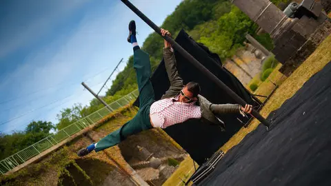 Imatge de l'espectacle  de circ 'Shake, shake, shake' de la companyia catalano-belga PakiPaya, que es podr&agrave; veure al festival Esbaiola't d'Esterri d'&Agrave;neu. (Horitzontal)