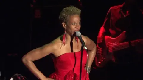 Shakura s'aida al IV Festival de Blues dels Pirineus a Alp (1)