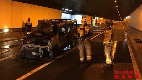 Vehicle incendiat al Túnel del Cadí