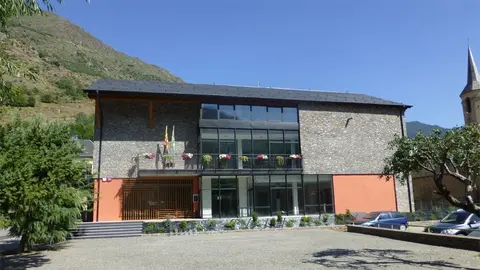 Ajuntament i Biblioteca d'Esterri d'Àneu