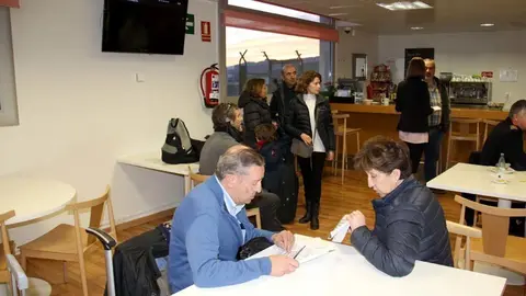 Passatgers a la Seu, esperant el vol a Palma