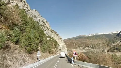 N-230 al seu pas pel pantà d'Escales 2