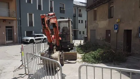 Castellciutat obres pla&ccedil;a Arbre 1