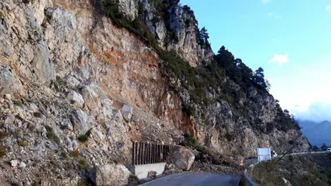 Carretera Port del Comte tallada 2