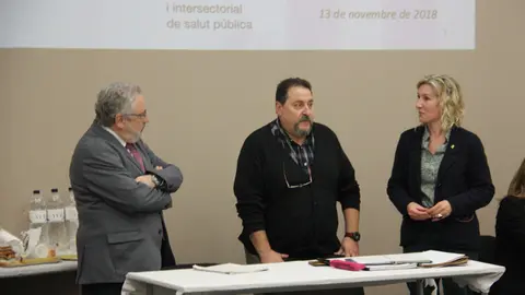 Pla mitj&radic;&dagger; del secretari de Salut P&radic;&int;blica, Joan Guix, l'alcalde de Coll de Narg&radic;&ge;, Mart&radic;&ne; Riera, i la delegada del Govern a l'Alt Pirineu i Aran, Rosa Amor&radic;&ge;s, durant el Consell de Salut P&radic;&int;blica de l'Alt Pirineu i Aran, el 13 de novembre de 2018 (Horitzontal)